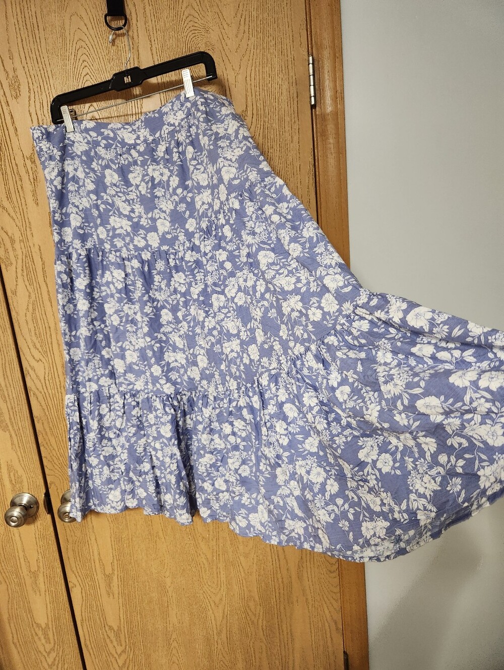 LC Lauren Conrad Blue and White Floral Tiered Maxi Skirt. nwot